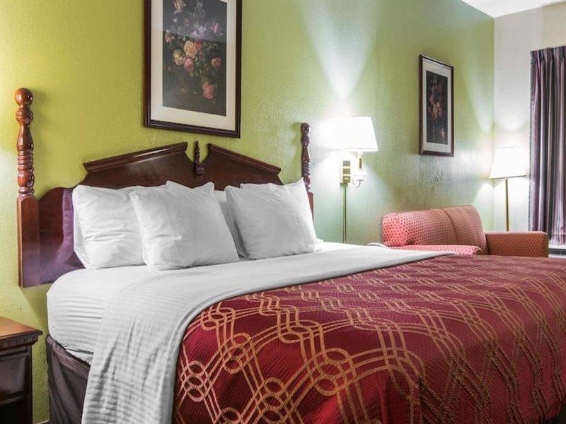 סטוקברידג' Royal Palms Inn מראה חיצוני תמונה