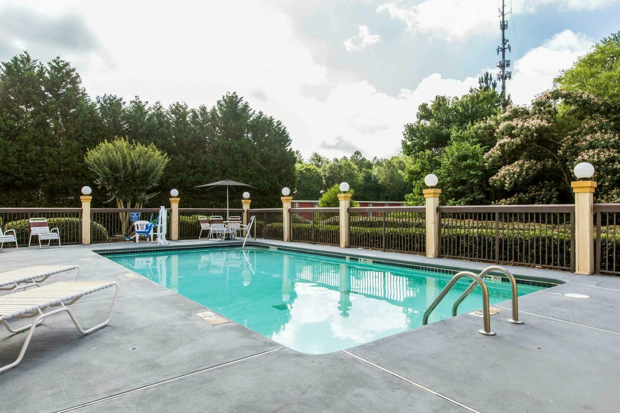 סטוקברידג' Royal Palms Inn מראה חיצוני תמונה